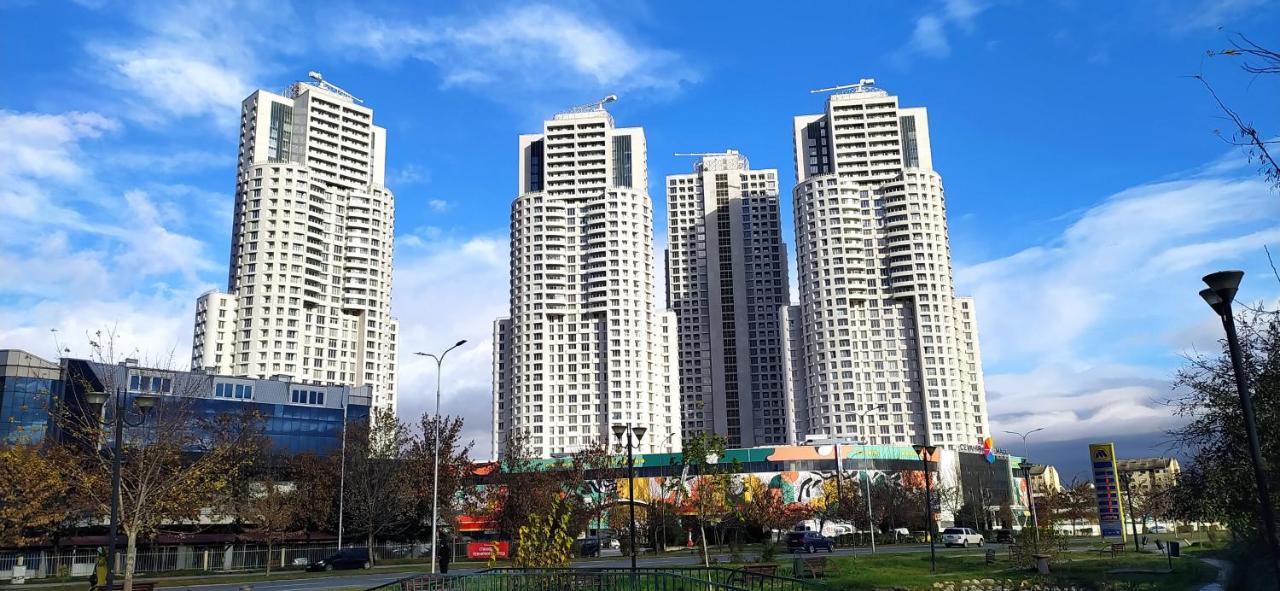 19Th & 18Th Floor Secure Apartments With Pool & Fitness & Parking Included In Price 斯科普里 外观 照片
