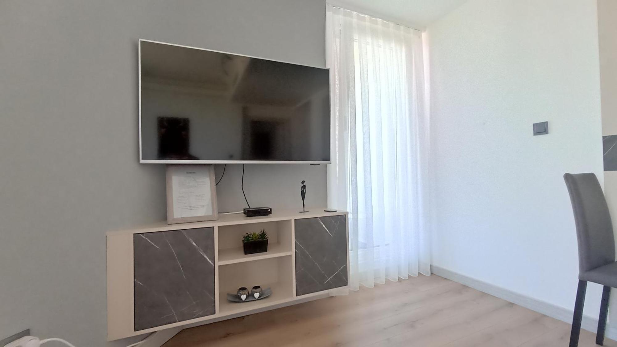 19Th & 18Th Floor Secure Apartments With Pool & Fitness & Parking Included In Price 斯科普里 外观 照片
