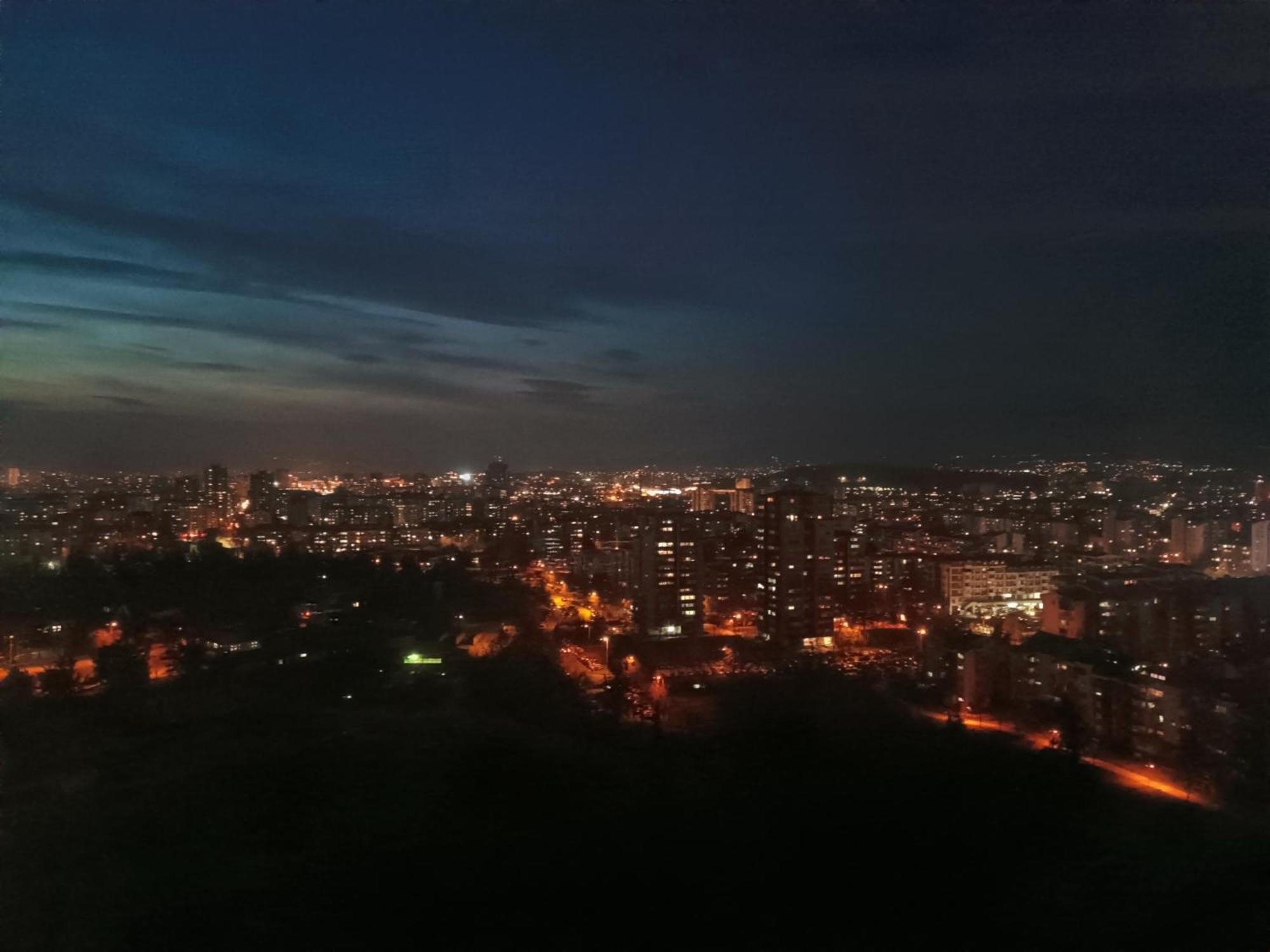 19Th & 18Th Floor Secure Apartments With Pool & Fitness & Parking Included In Price 斯科普里 外观 照片