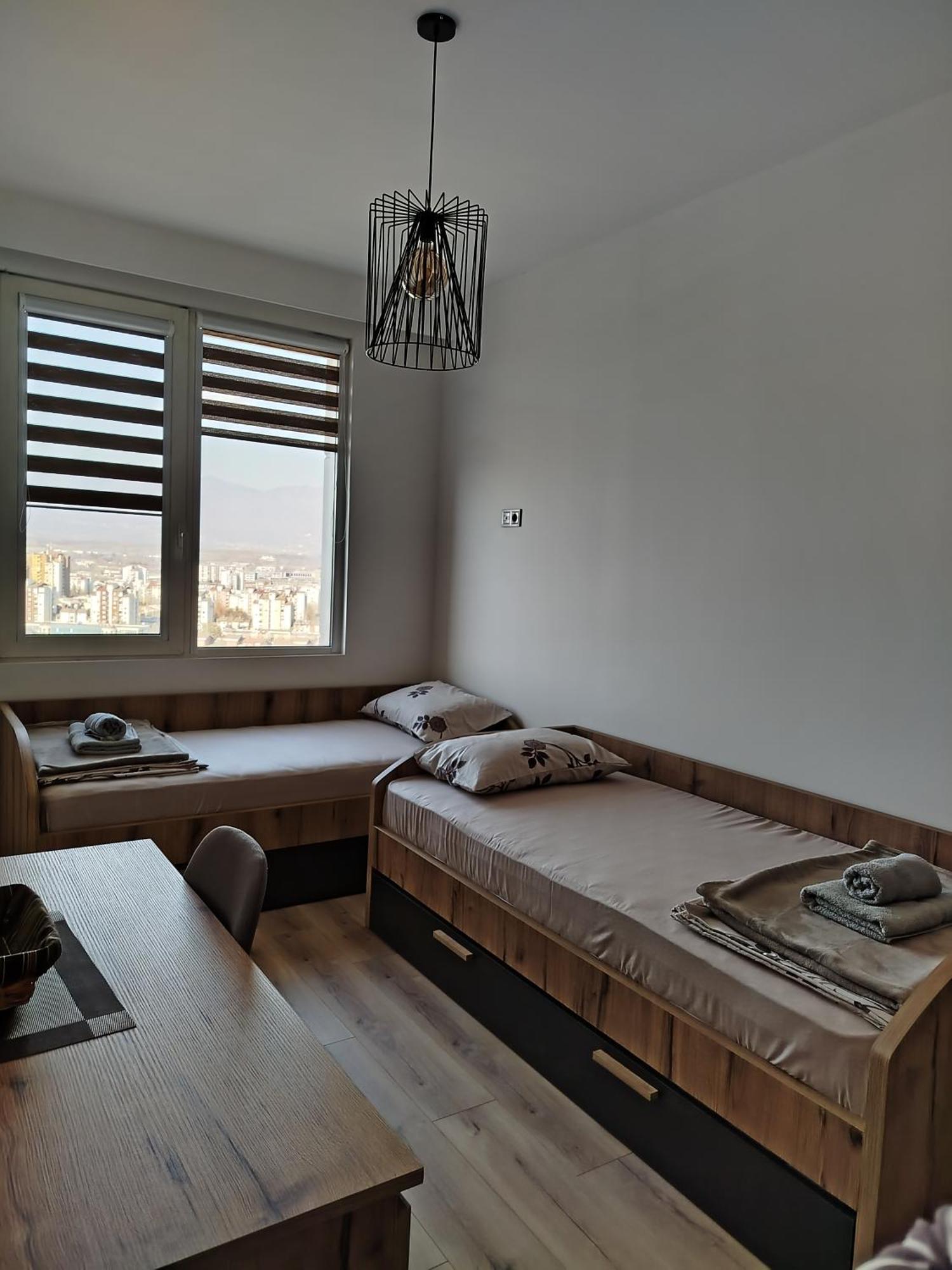 19Th & 18Th Floor Secure Apartments With Pool & Fitness & Parking Included In Price 斯科普里 外观 照片